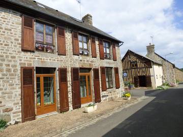 Gîte pour 8 personnes, avec terrasse et jardin, animaux acceptés à Saint-Cyr-du-Bailleul