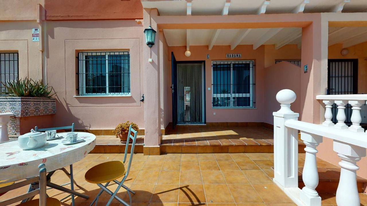 Cozy & Bright Bungalow in Torrevieja, Costa Blanca