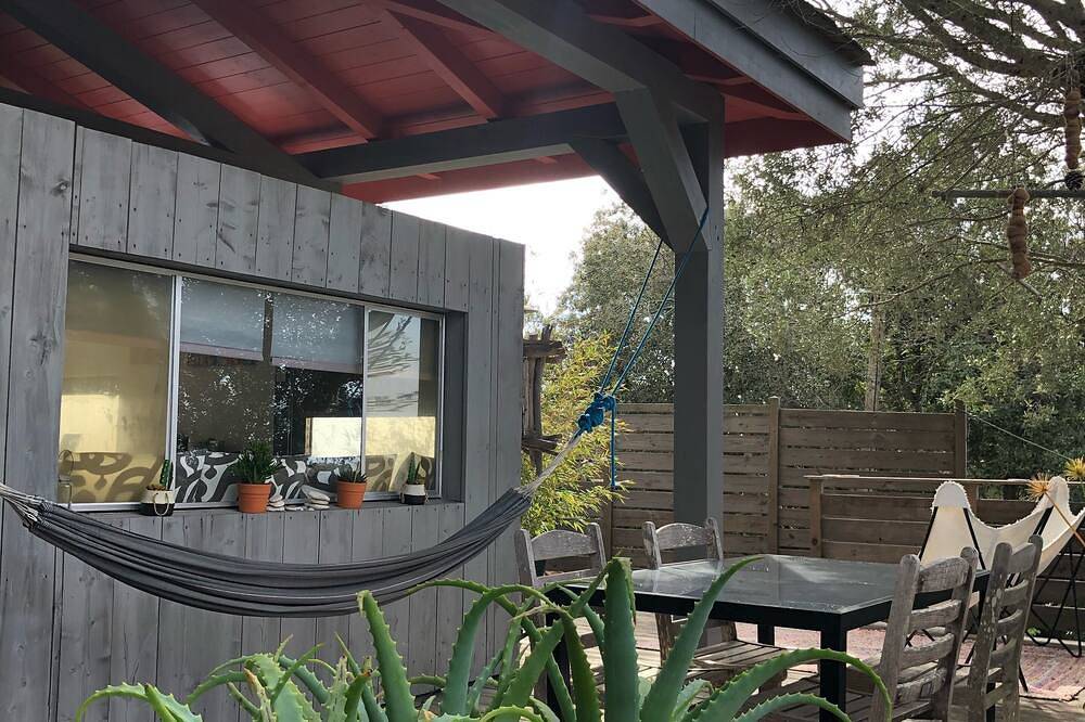 Zen cabin in the bush in Bonifacio, Arrondissement de Sartène