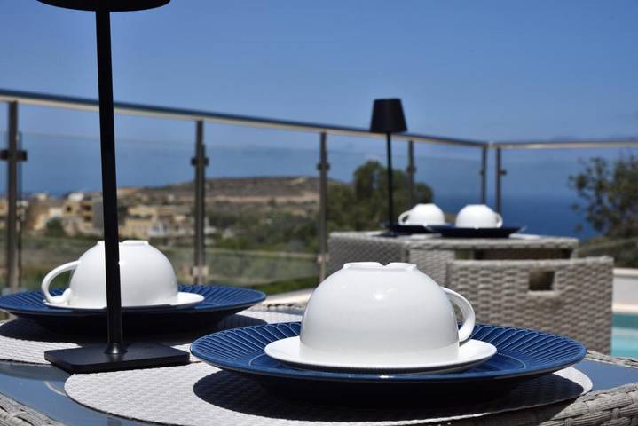 Chambre d’hôte pour 2 personnes, avec Balcon et Terrasse ainsi que Jardin et Piscine dans Xaghra