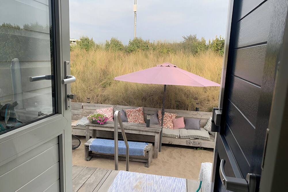 Strandhuisje aan de Noordzee kust - Ijmuiden Kleine Strand in IJmuiden, Nederlandse Noordzeekust