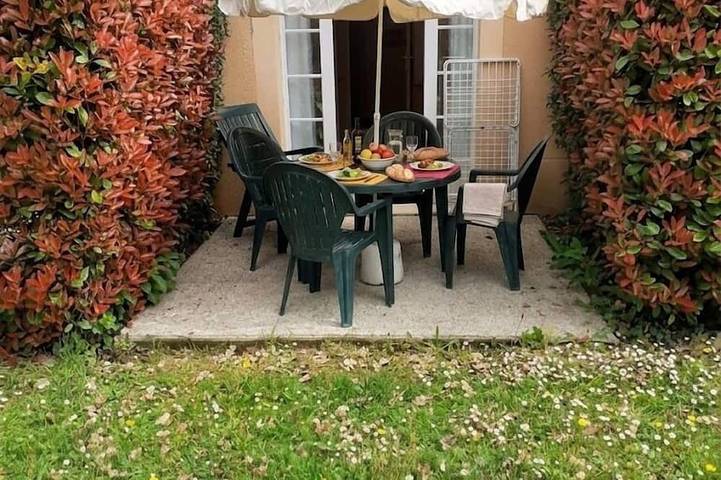 Appartement de vacances pour 5 personnes, avec jardin et piscine, animaux acceptés