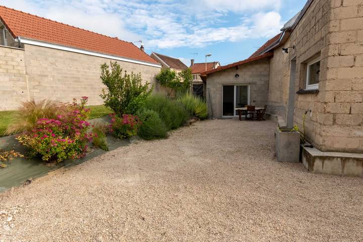 Gîte pour 4 personnes, avec Terrasse et Jardin à Matougues