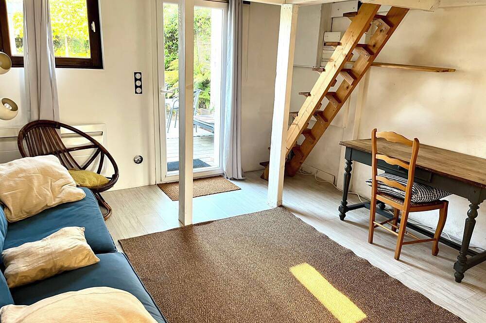 Entire apartment, Charming Studio with Terrace in Arcangues, Bayonne region