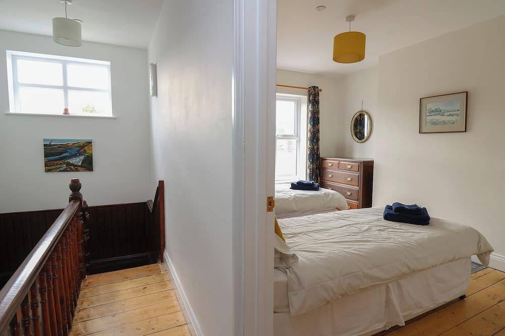 Osborne House, pet friendly, with a garden in Rhayader in Rhayader, Powys