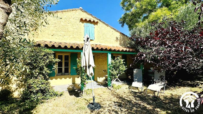 Gîte pour 2 personnes, avec Terrasse ainsi que Jardin et Piscine