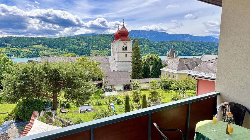 Ferienwohnung für 2 Personen, mit Garten und Ausblick sowie Balkon und Seeblick, kinderfreundlich in Millstatt