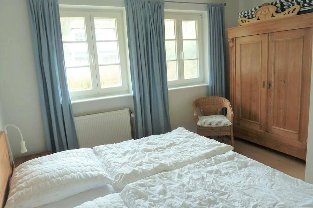 Ganze Wohnung, Gemütliche 2- Zimmer Ferienwohnung im Reethaus, direkt am Strand in Müggenburg, Zingst