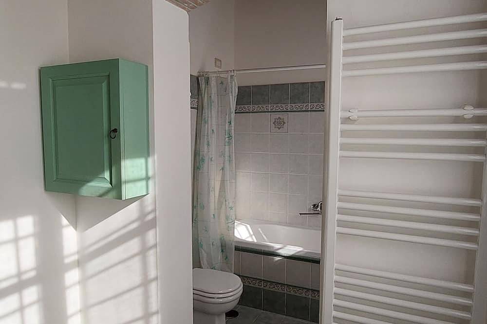 Apartamento encantador y confortable, en una villa con un gran parque privado. in Bracciano, Lago de Bracciano