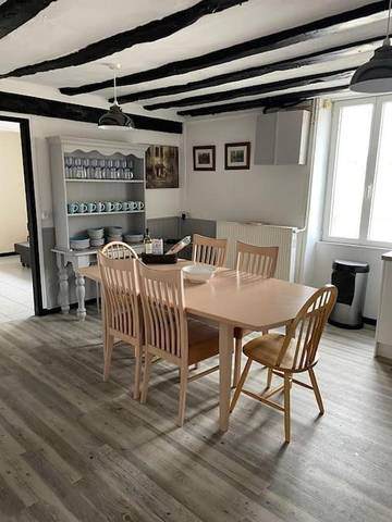 Gîte pour 10 personnes, avec vue ainsi que jardin et piscine, animaux acceptés à Bourganeuf