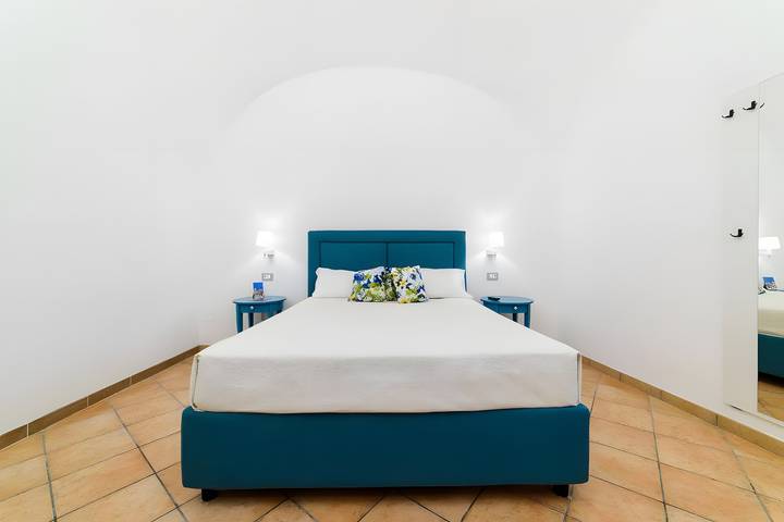 Room 'Amalfi Luxury Rooms' with Balcony, Wi-Fi and Air Conditioning in Meta, Naples Province