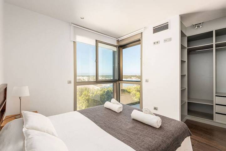 Modern Villa, Port Views, Jacuzzi & Pool, Full AC in Son Vilar, Maó