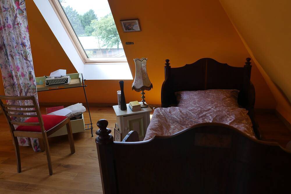 Kleine Villa im wilden Garten in Gummersbach, Oberbergischer Kreis