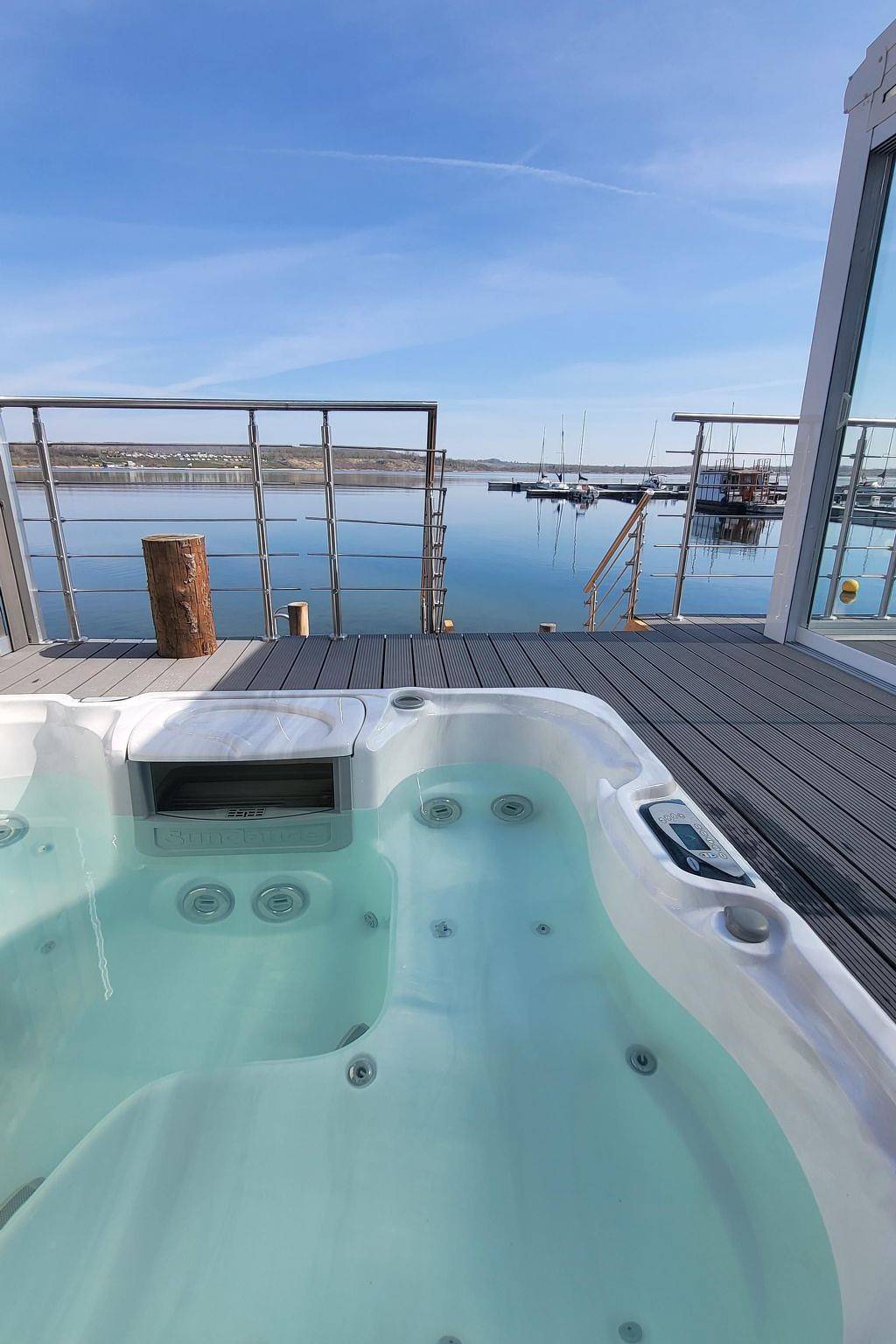 Seehaus Pippa mit Sauna und Whirlpool direkt am See in Mücheln (Geiseltal), Saale-Unstrut