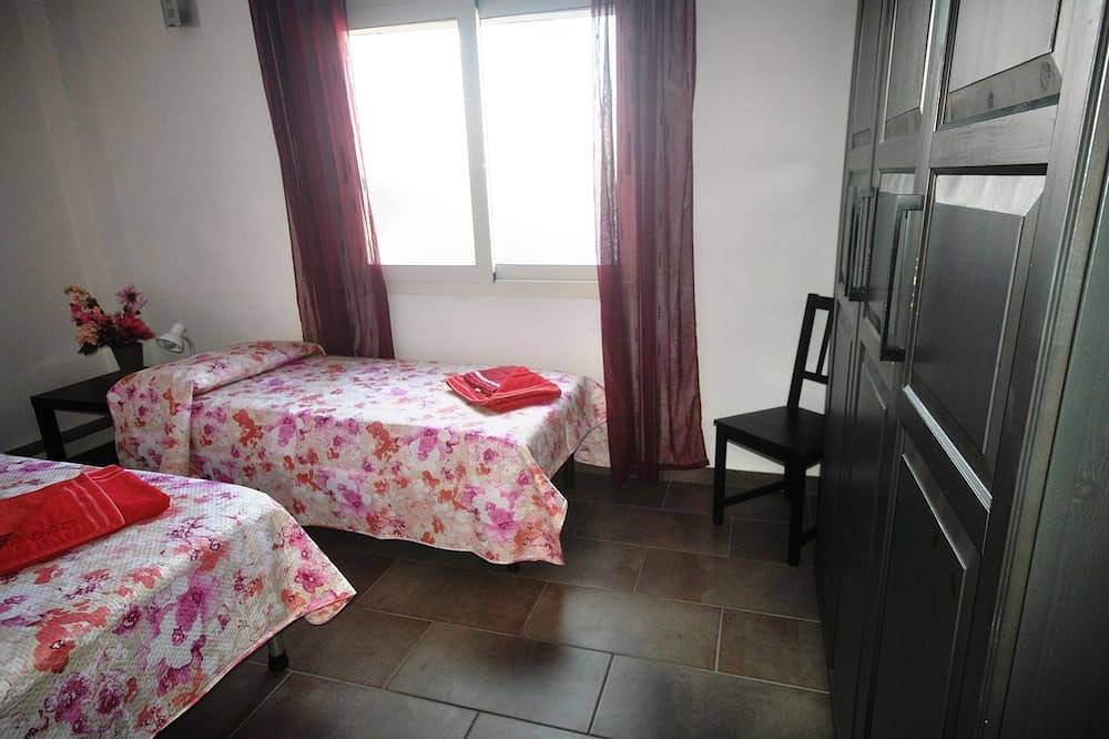 Appartement entier, Avec vue sur kl. Piscine et jardin exotique, à 1,5 km de la plage de sable in Orosei, Golfe d'Orosei