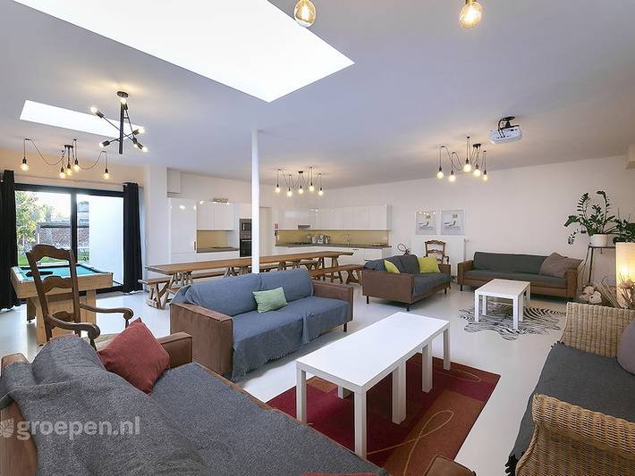 Location de vacances pour 24 personnes, avec terrasse ainsi que balcon/terrasse et piscine à Poperinge - 3