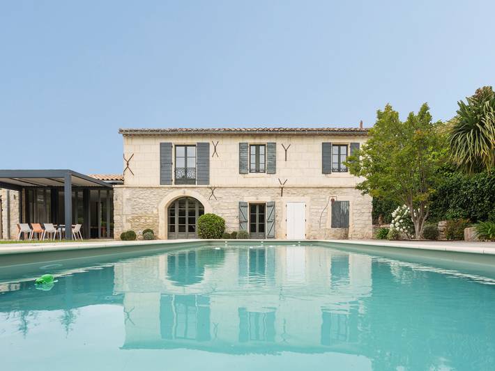 ¡Alquiler Vacacional en Saint-Étienne-du-Grès: Mas Renovado con Piscina! in Saint-Étienne-du-Grès, Region de Arles
