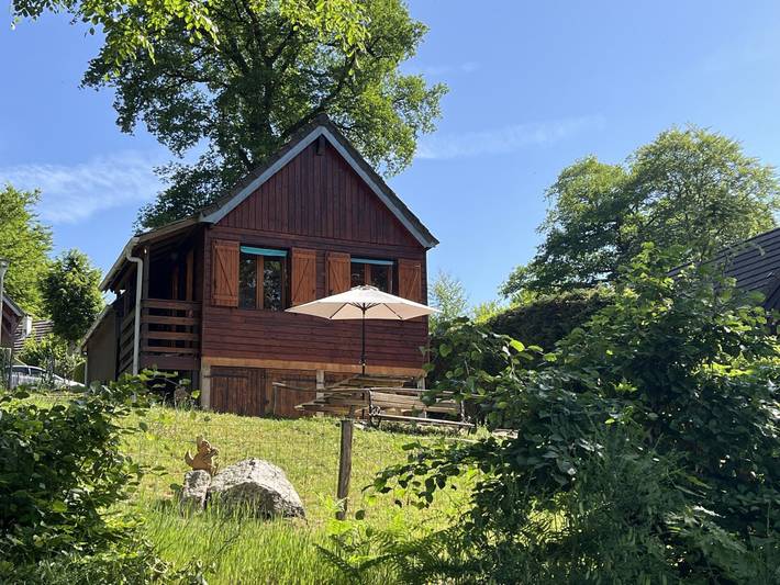 Gîte pour 4 personnes, avec Terrasse ainsi que Jardin et Vue sur le lac en Bourgogne