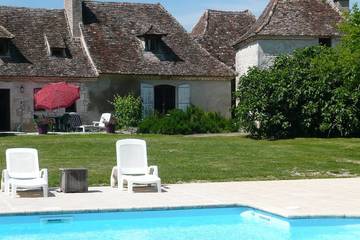 Gîte pour 2 personnes, avec jardin ainsi que terrasse et jacuzzi à Boisse