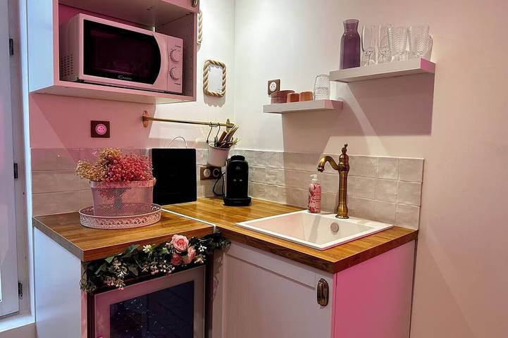 Ganze Wohnung, Love Room with spa & starry sky in Pézenas, Mittelmeerküste (Frankreich)