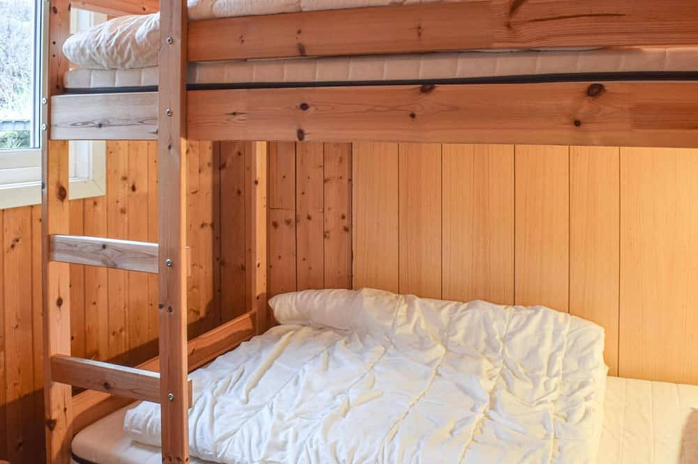 Lovely home in Eikelandsosen with sauna in Fusa