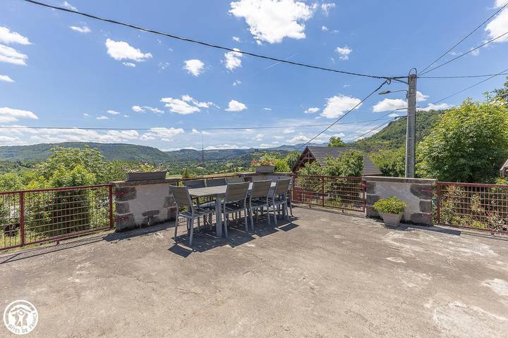 Gîte pour 8 personnes, avec vue et terrasse à Saint-Nectaire - 2