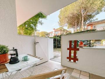Gîte pour 4 personnes, avec terrasse ainsi que jardin et piscine à Lido di Spina
