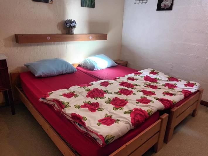 Gîte pour 4 personnes, avec vue ainsi que jardin et piscine, animaux acceptés à Hotton - 4