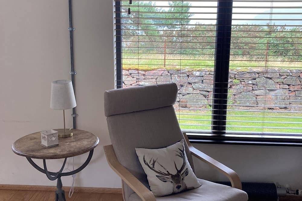 Prachtige individueel ontworpen Property On Shore in het Dorp van Glenelg in Loch Hourn, Highlands