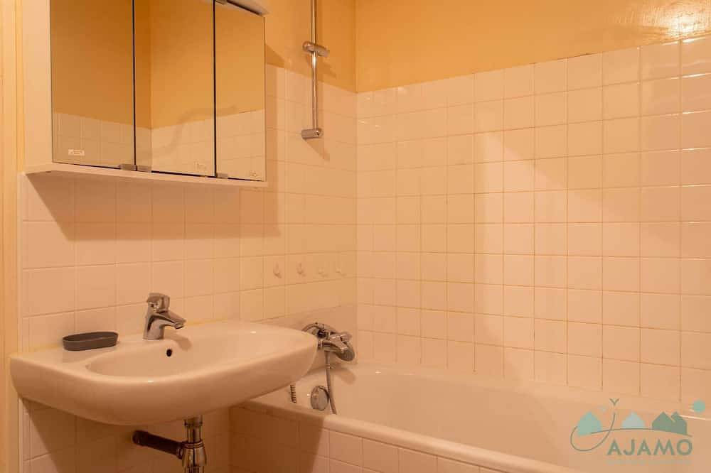 Ganze Wohnung, Sea-view cabin studio in Erquy | 4 guests | in Caroual, Erquy