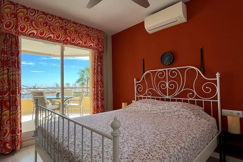 Entire apartment, Front Row Harbor / Beach modern apartment in Benalmádena Costa, Benalmádena