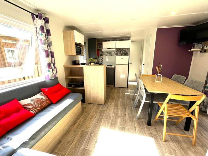 Camping pour 7 personnes, avec jardin et jacuzzi ainsi que piscine et bassin pour enfant dans Claouey - 4