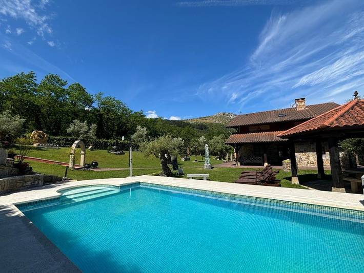 Chalet para 8 personas, con vistas además de jardín y piscina, Familias con niños en Vizcaya - 2