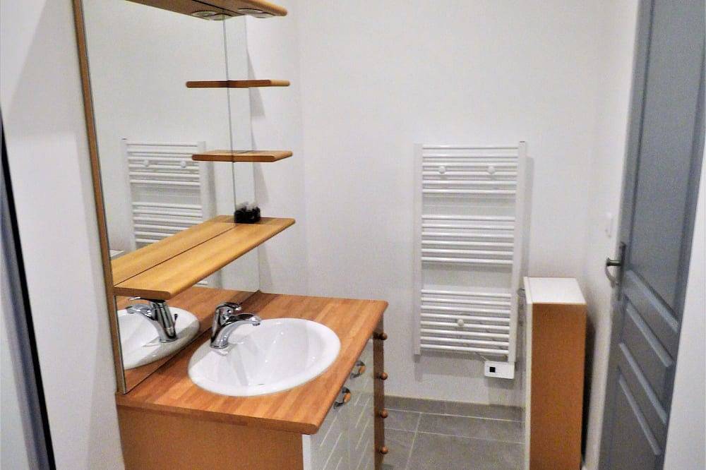 Ganze Wohnung, \"Le Patio\"-T2 (52m2)-Terrace-Optional garage-Tourist furnished accommodation*** (*) in Béziers, Côte d'Améthyste