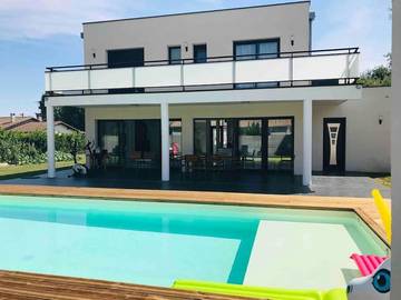 Cottage pour 12 personnes, avec jardin et piscine à Cussac-Fort-Médoc
