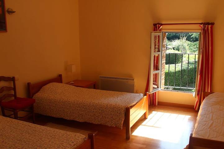 Independent cottage in park with large pool in Tarn-et-Garonne