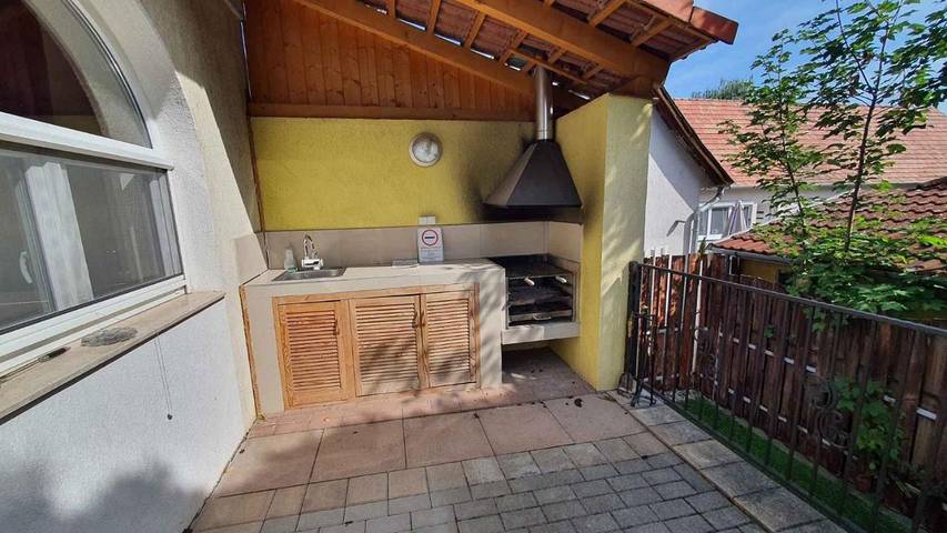 Ferienhaus für 8 Personen, mit Sauna und Balkon sowie Pool und Garten in Siofok - 4