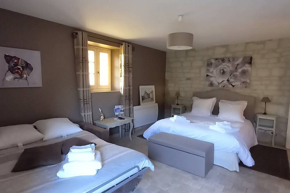 Toucan, 25m² air-conditioned room on first floor, separate entrance in Les Ulmes, Valle del Loira