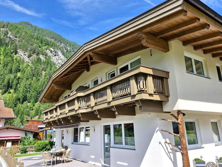 Ferienwohnung für 3 Personen, mit Balkon und Garten in Längenfeld