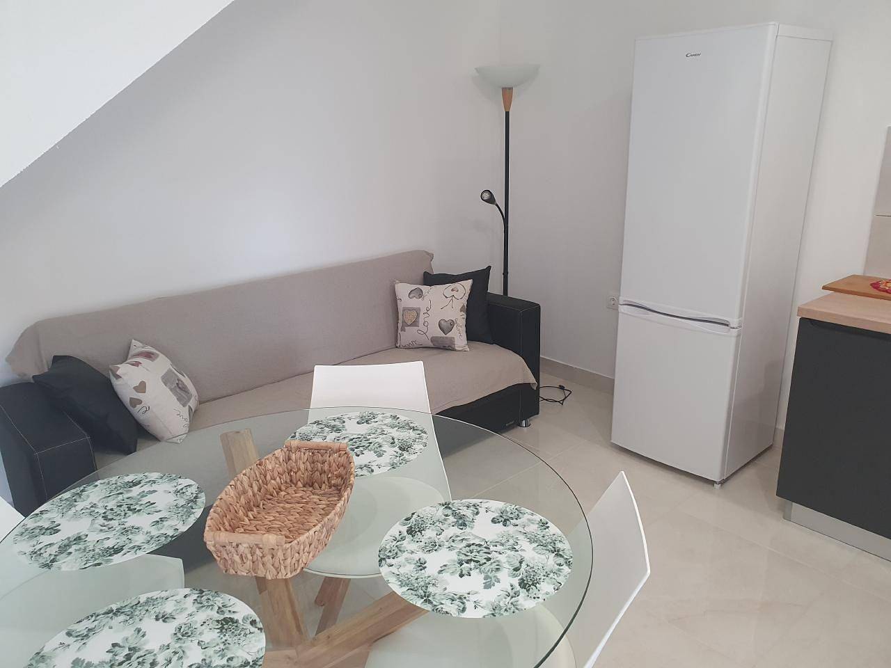 Ganze Ferienwohnung, Schönes Apartment in Banjole mit Terrasse in Banjole, Südküste Istrien