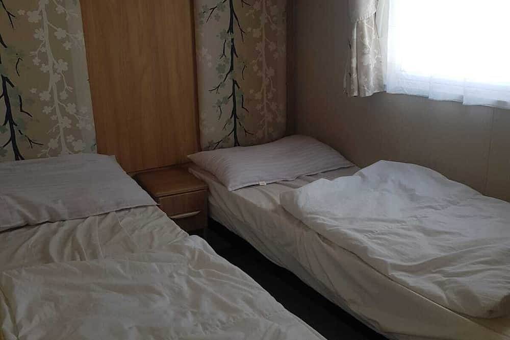 Modern 6 berth caravan close to fishing lakes and beach in Burnham on Sea & Highbridge, Somerset