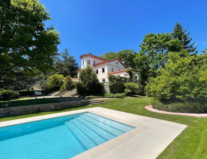 Casa rural para 14 personas, con Balcón y Terraza además de Jardín y Piscina en Olot