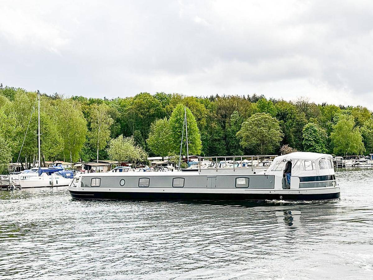 Luxus Wohnschiff Madam President in Berlin Wilhelmstadt, Berlin