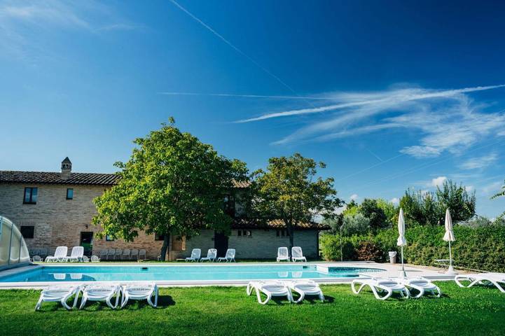 Villa per 10 persone, con giardino e terrazza nonché piscina ad Assisi