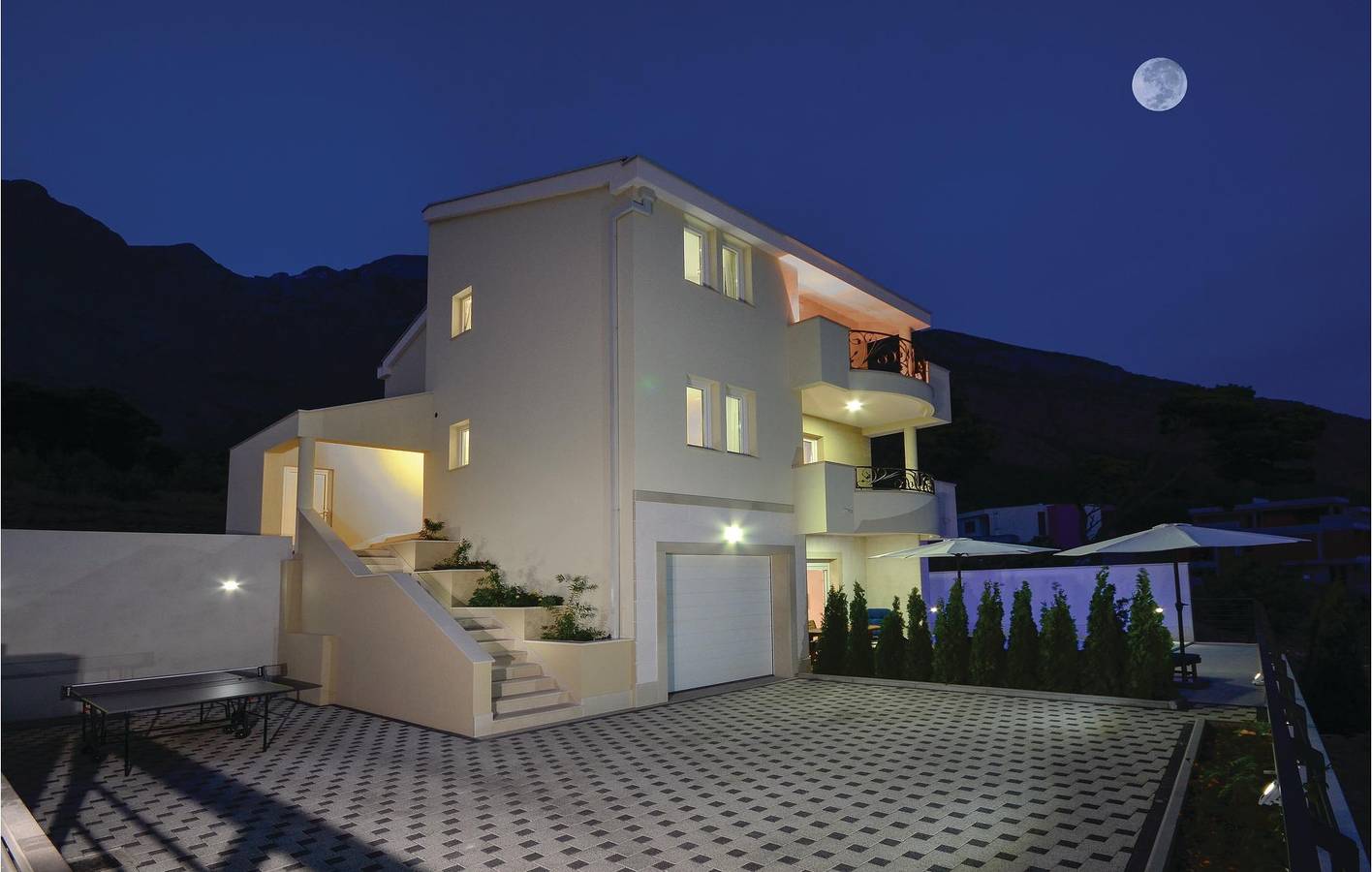 Gemütliche Ferienwohnung mit Pool, Terrasse und WLAN in der Nähe der Küste von Makarska in Veliko Brdo, Makarska