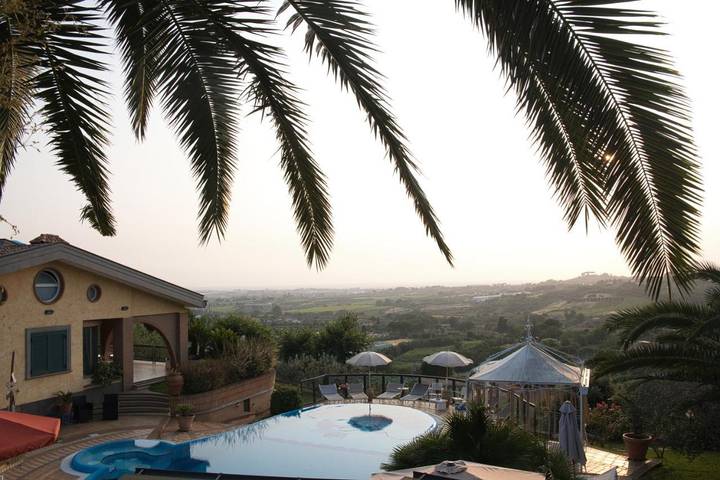 Bed and breakfast per 4 persone, con panorama e giardino nonché piscina - 1