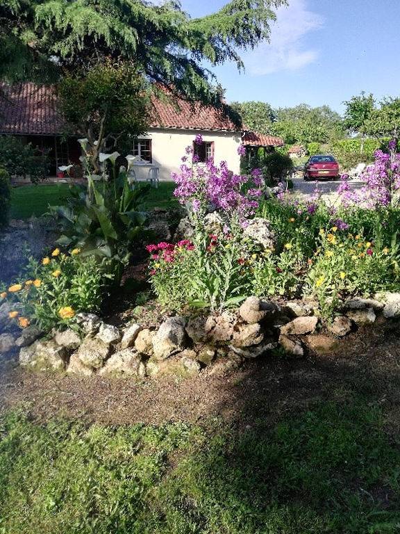Gite avec parking, piscine et vue sur le jardin | Bourrou 800m in Villamblard, Dordogne