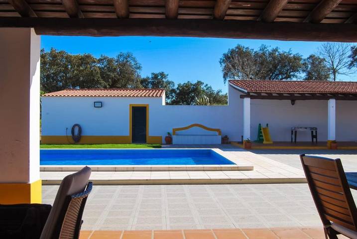 Maison d’hôte pour 12 personnes, avec vue ainsi que jardin et piscine dans Avis - 4