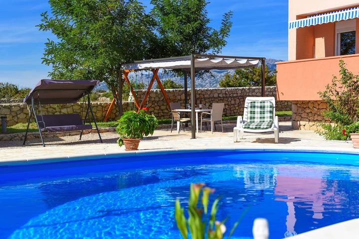 Villa für 8 Personen, mit Garten und Balkon, kinderfreundlich in Vinjerac