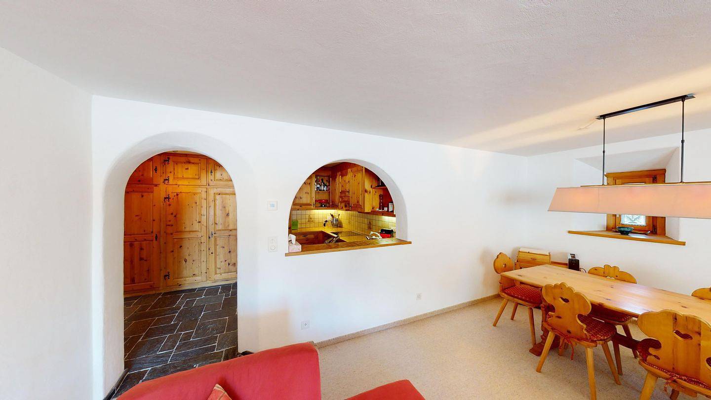 Ganze Wohnung, Apartment Paterna 9 - 4.5 Zimmer-Wohnung in Engadinerhaus in La Punt-Chamues-ch, Sankt Moritz